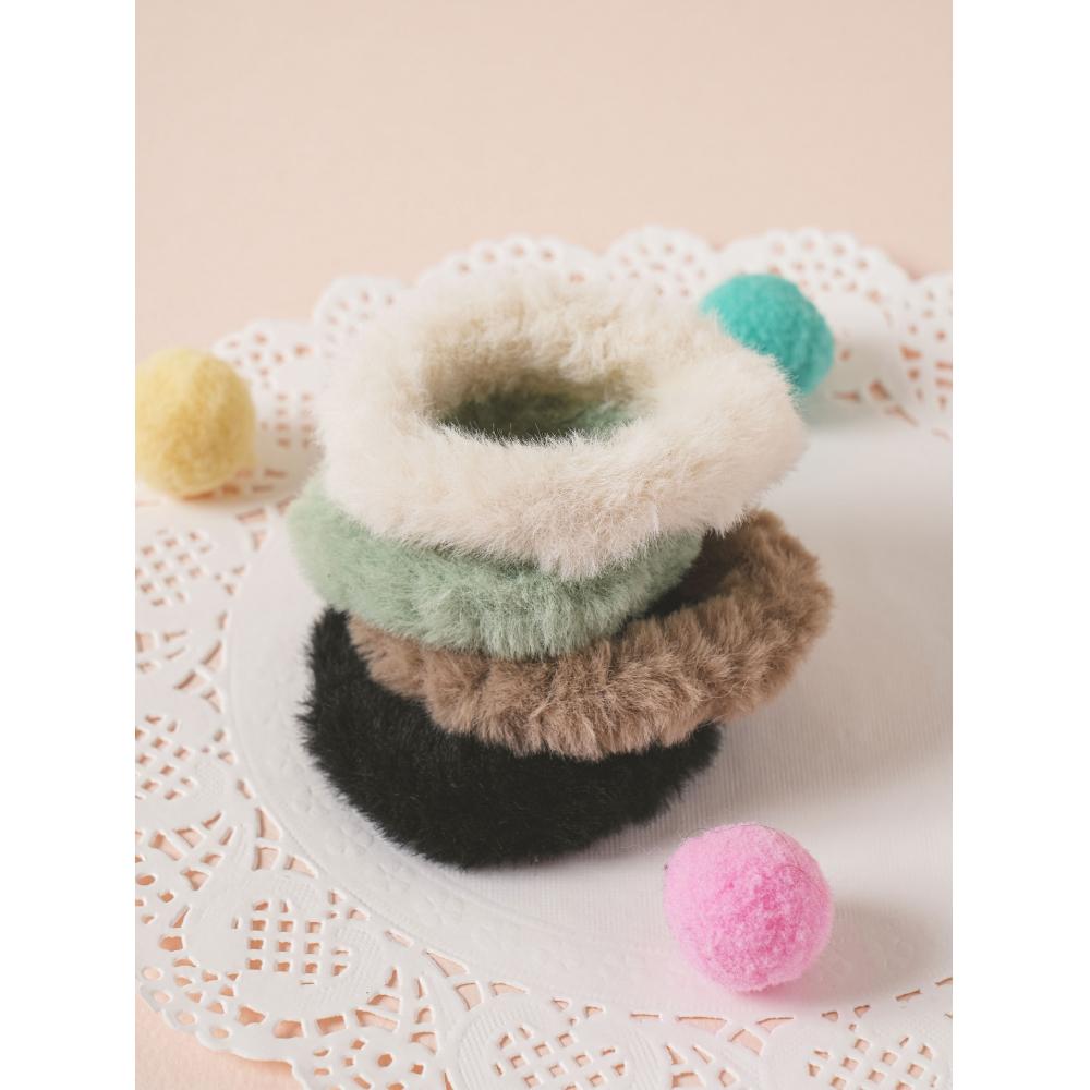 Daiso SOft Fur Hair Tie Pack Of 4 Green