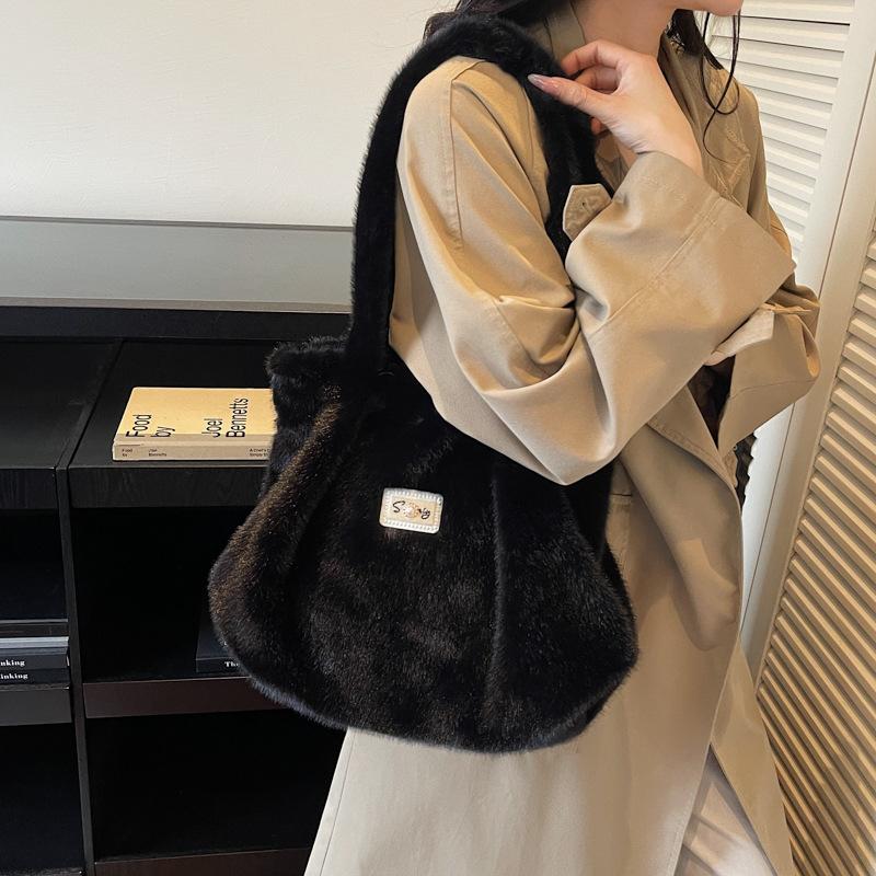 Texture Niche Travel Design Tote Bag New Lightweight Versatile Simple Shoulder Bag Large Capacity Commuter Woolen Storage Bag чёрный