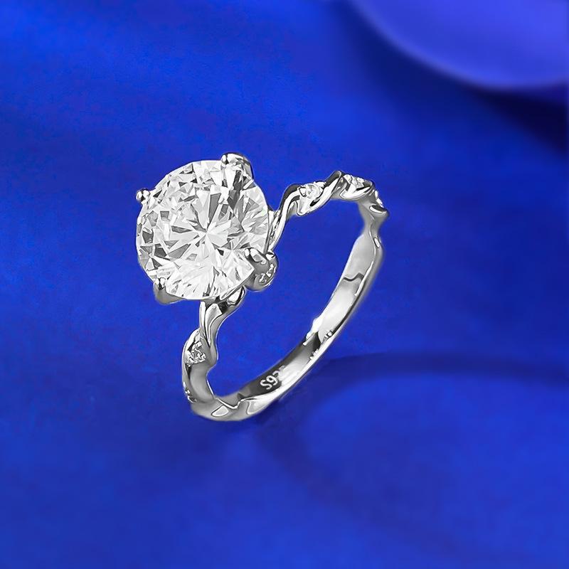 Classic Wrapped White Gold Four-Claw 9.0 Zircon Ring