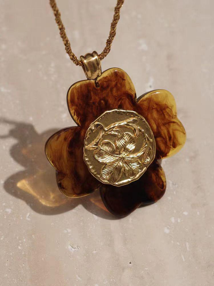 

DD Wu Xin Long Sweater Chain: Four-Leaf Clover & Gold Coin Amulet, Vintage Resin, New 2025 Edition.