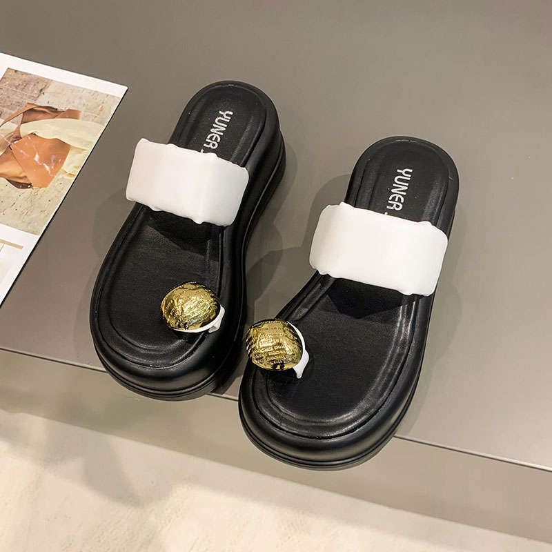 

Niche metal buckle cover toe thick-soled slippers women s 2025 Korean version of the new casual foot-pinching herringbone beach cool slippers 40 бежевый