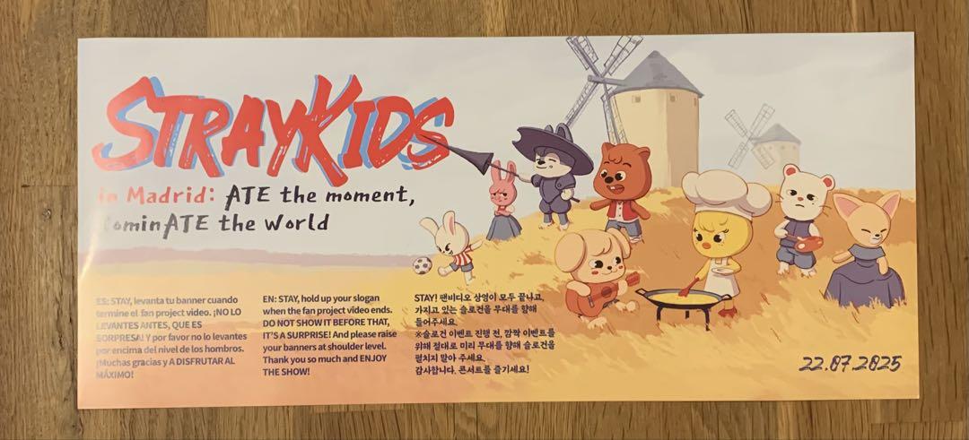 

[Б/У] Stray Kids Мировой тур 2025 Мадрид/Слоган