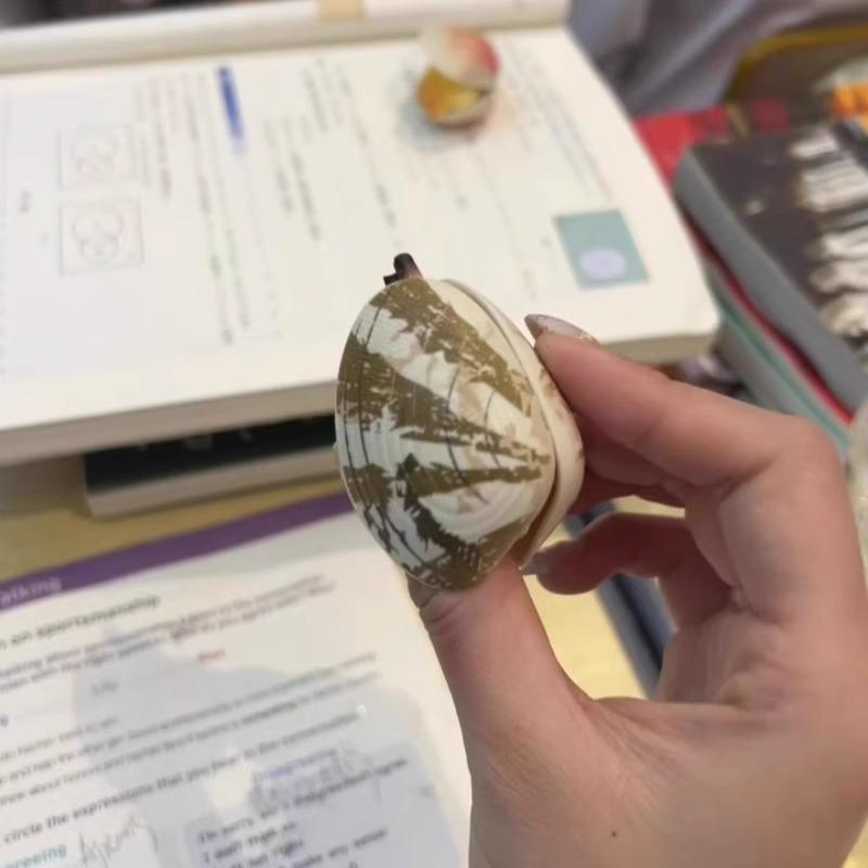 Clam Shell Water Gun: Funny Prank Toy for Simulation and Stress Relief