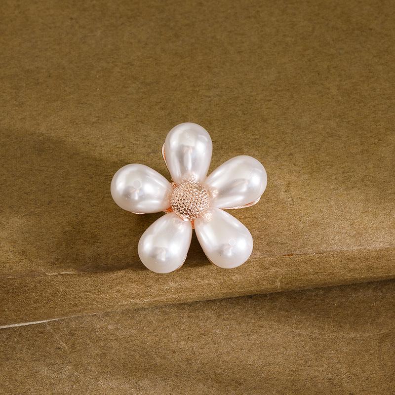 Pearl Brooch Cardigan Pin - Anti-Exposure Clothing Accessory for Girls