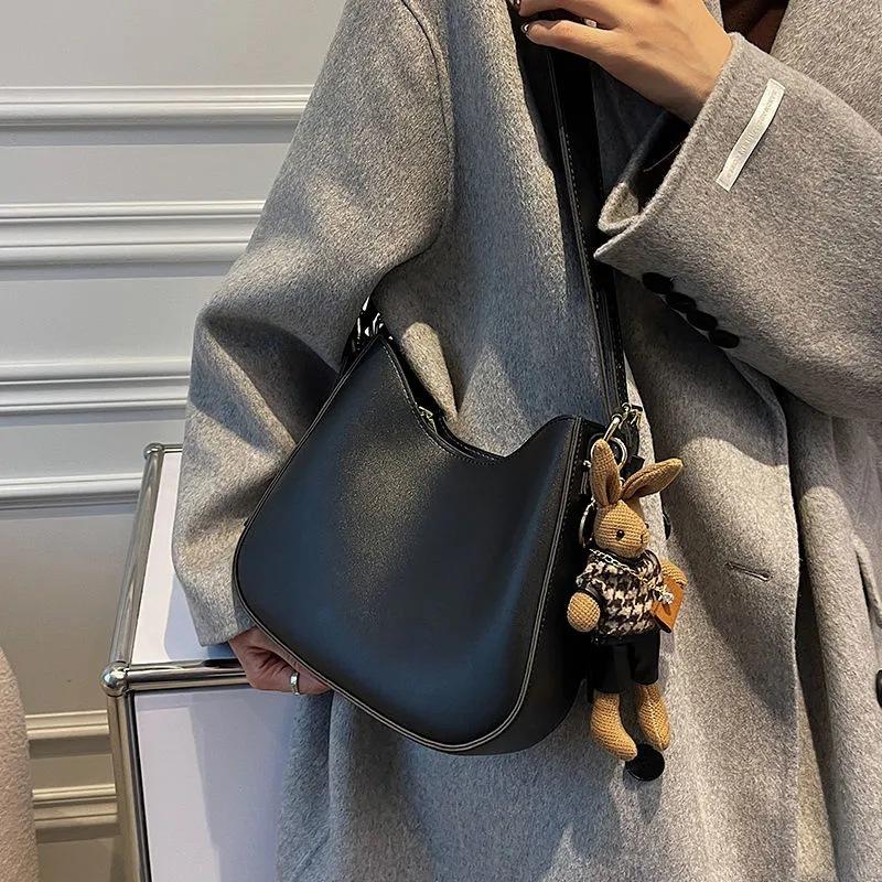 Premium sense bucket bag women's niche underarm bag 2025 new trendy fashion retro shoulder bag versatile messenger bag
