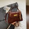 Niche bag women's new winter exquisite high-value commuting shoulder bag fashion casual messenger bag