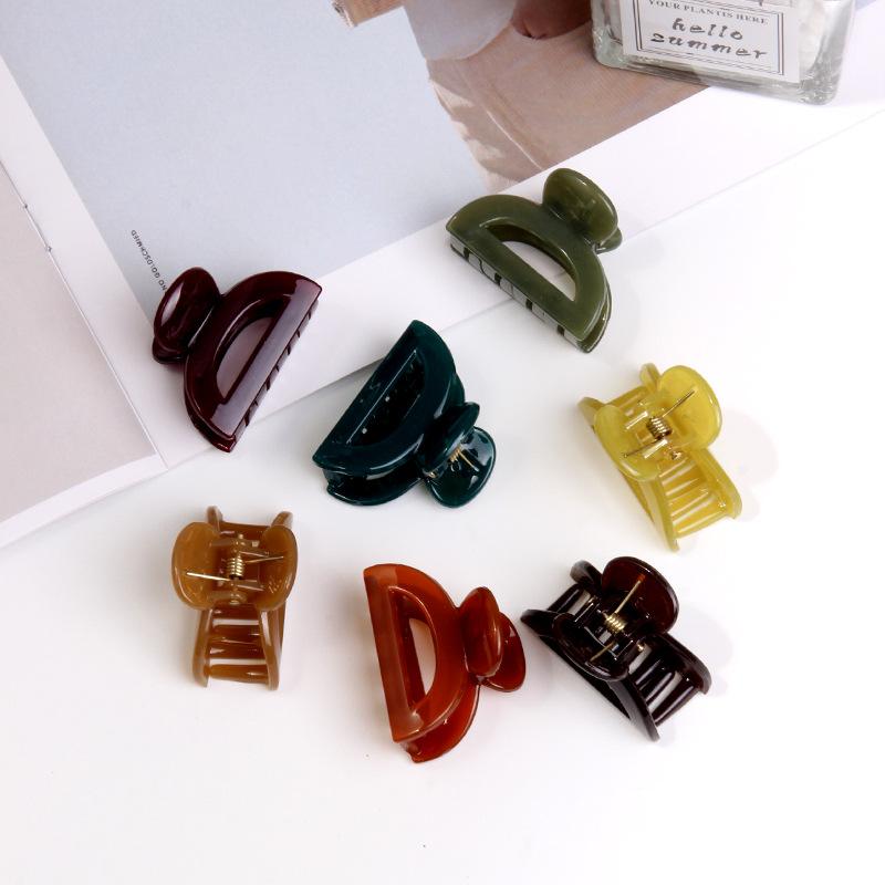 Korean style simple and cute hollow hair clip with broken hair on the side