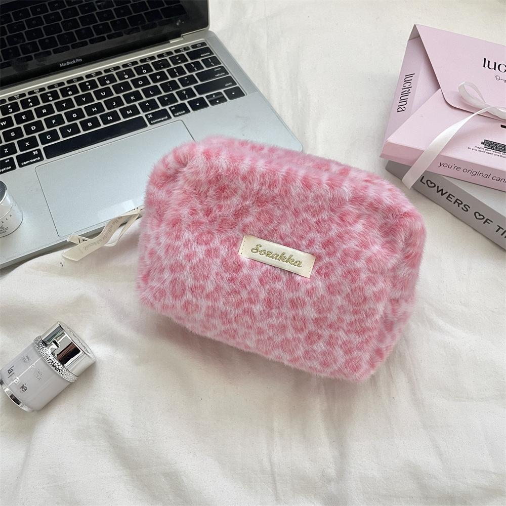 New Autumn Winter Leopard Print Plush Makeup Bag Large Capacity Women Cosmetic Bag With Zipper Travel Clutch