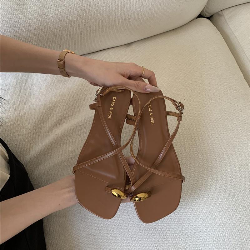 Bailamos Brand Design Women Flat Sandals Clip Toe Leisure Outside Beach Shoes for Lady Fashion Metal Decoration Summer Slides Mu