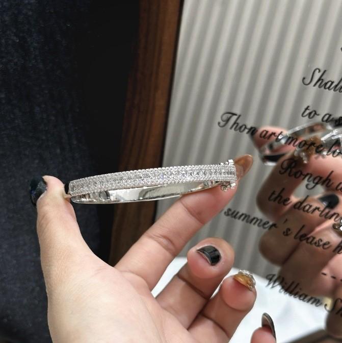 Hot-selling light luxury versatile CD bracelet Mori literary and artistic full diamond Seiko love bracelet