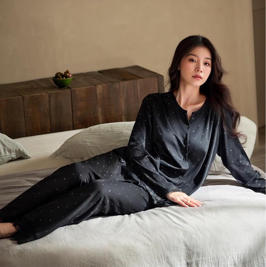 Set de pijama pentru femei cu dantelă cu buline și cupe pentru bust - Mânecă lungă și pantaloni pentru toamnă/iarnă, pentru acasă sau exterior