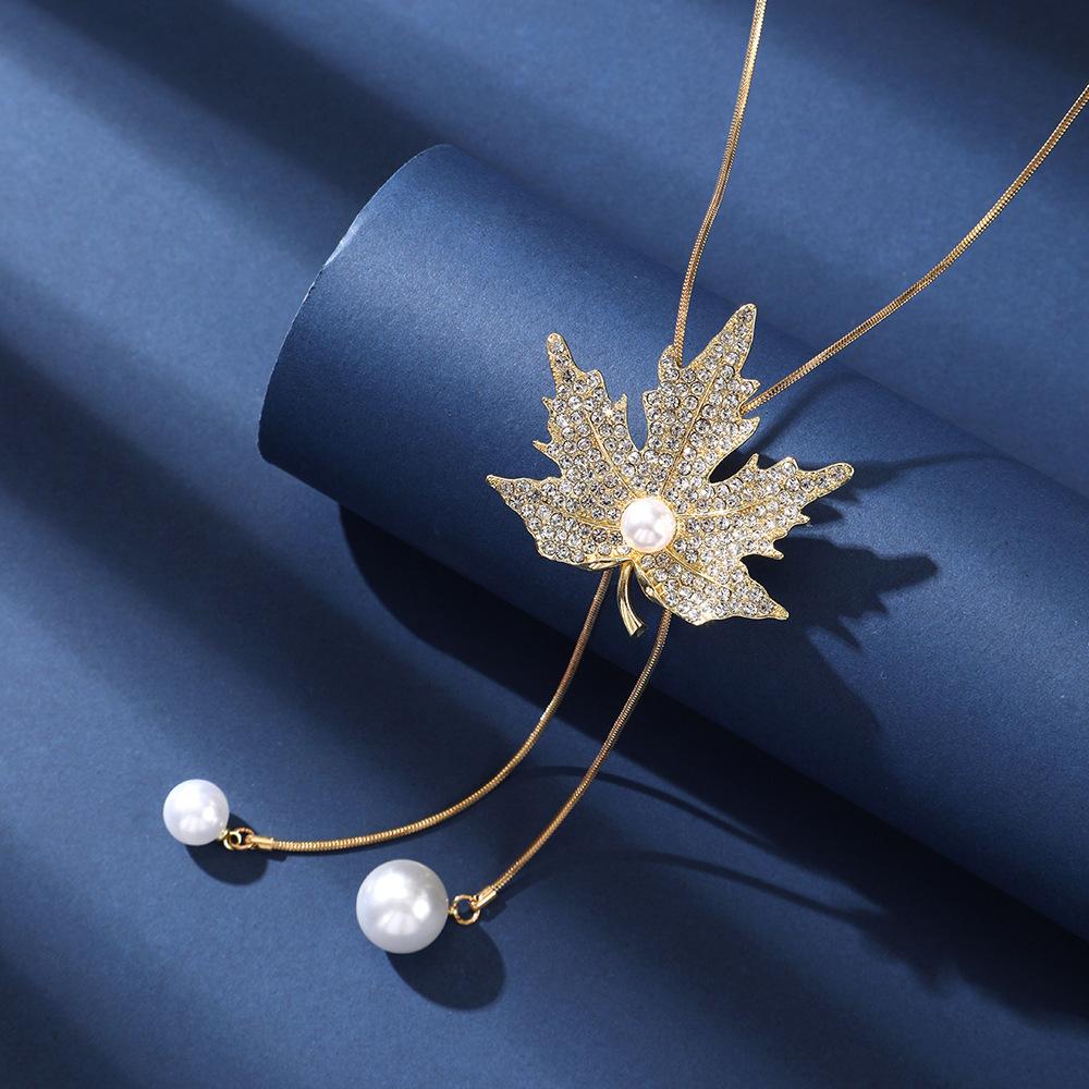 Winter hot-selling maple leaf sweater chain women's simple long necklace pendant jewelry clothes accessories