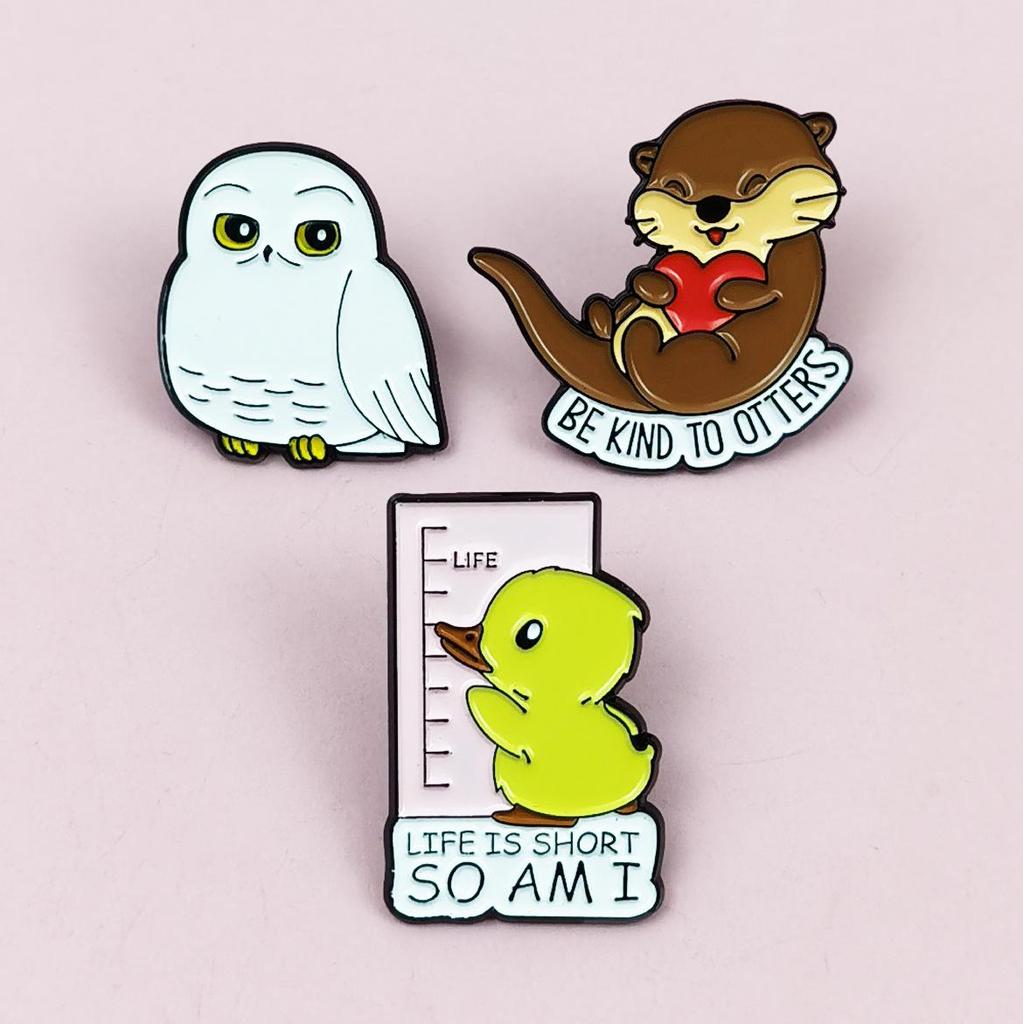 Charming Animal Brooch - Fun Little Bird & Otter Cartoon Badge for Clothing Accessories