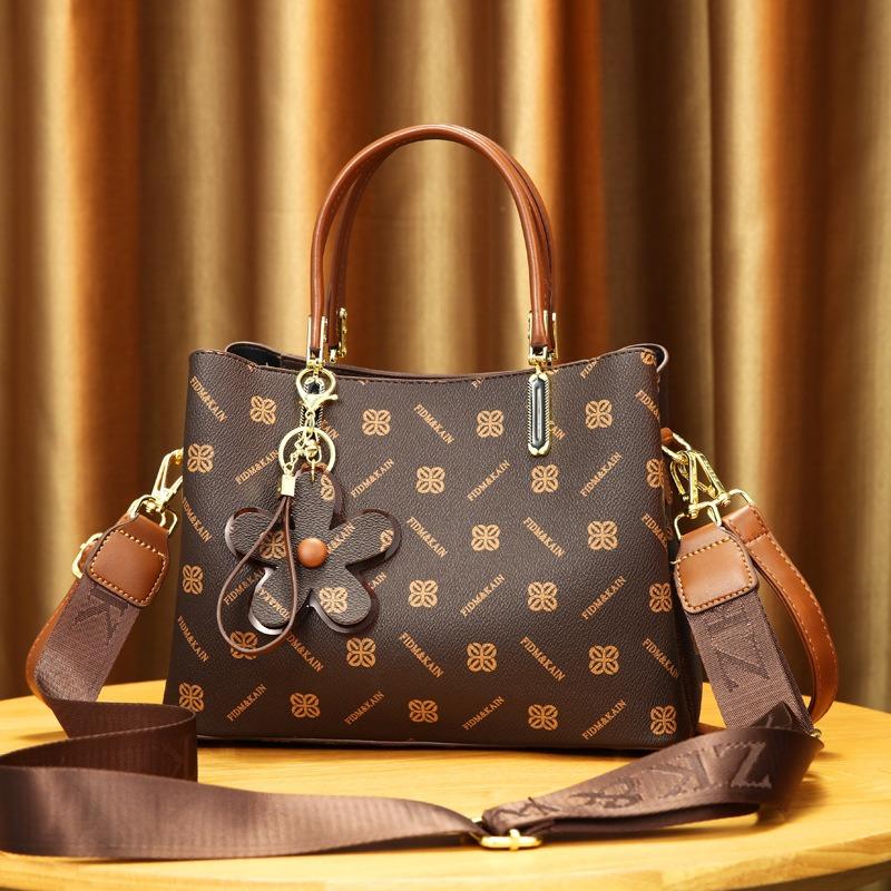 Tote bag, new retro light luxury handbag with high texture and large capacity, one shoulder messenger bag will be sent on behalf of you.