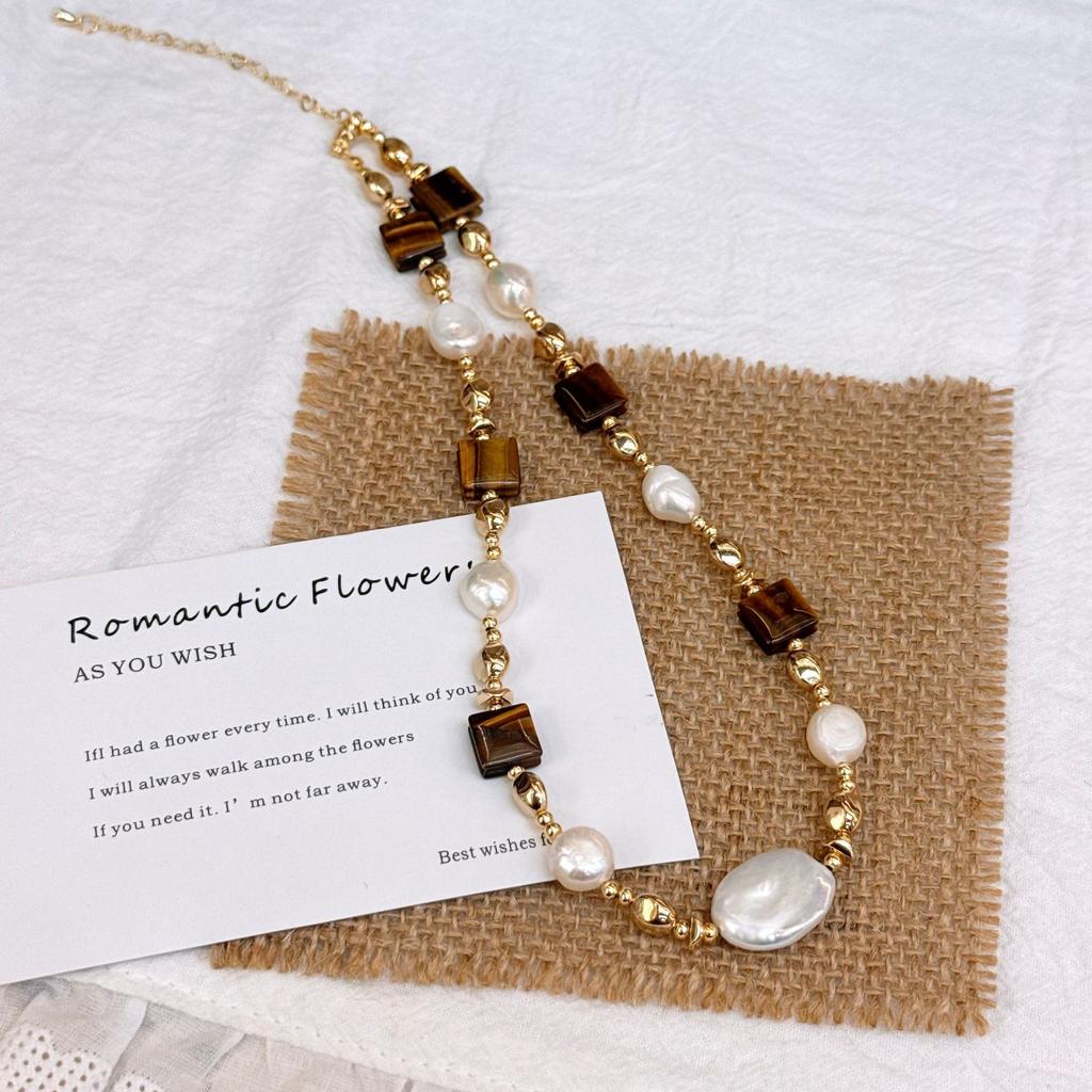 Autumn and winter Melard clavicle chain, uniquely shaped baroque pearl and tiger's eye stone necklace, suitable for layering and everyday wear