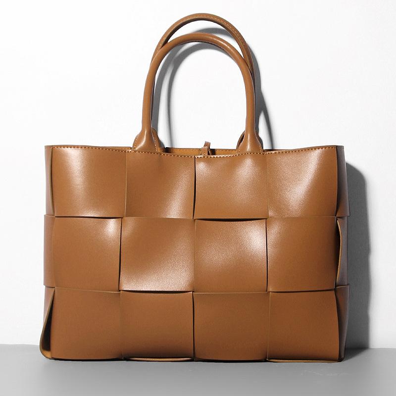 

Genuine Leather Bag 2026 Autumn/Winter New Woven Tote Bag Cowhide European and American Foreign Trade Bags Checker Handbag Leather коричневий