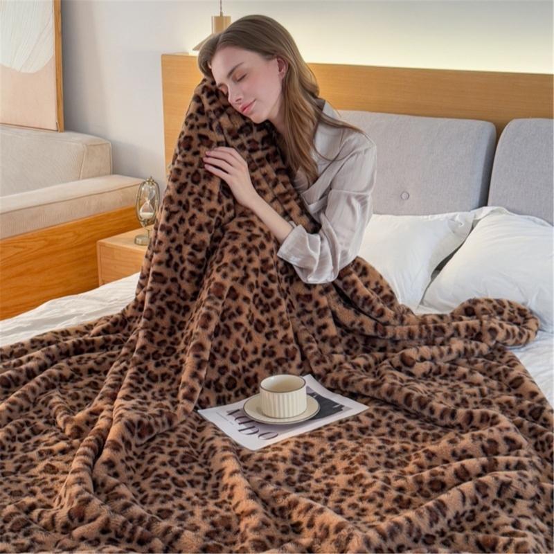 Skin Friendly Polyester Fleece Blanket Leopard Pattern Double Layer Thick for Sensitive Individuals