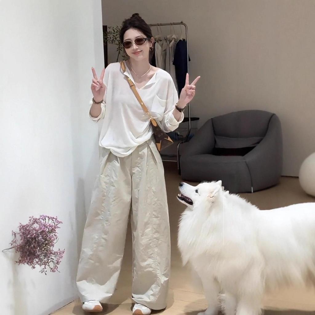 Stilvolles Übergrößen-Früherbst-Outfit: Entspanntes Langarm-Oberteil & Weitbein-Hosen-Set