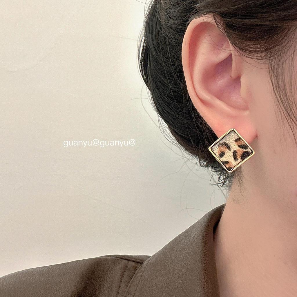 Leopard Print Square Stud Earrings: Chic, Luxurious, Versatile for Women - Perfect for Autumn/Winter