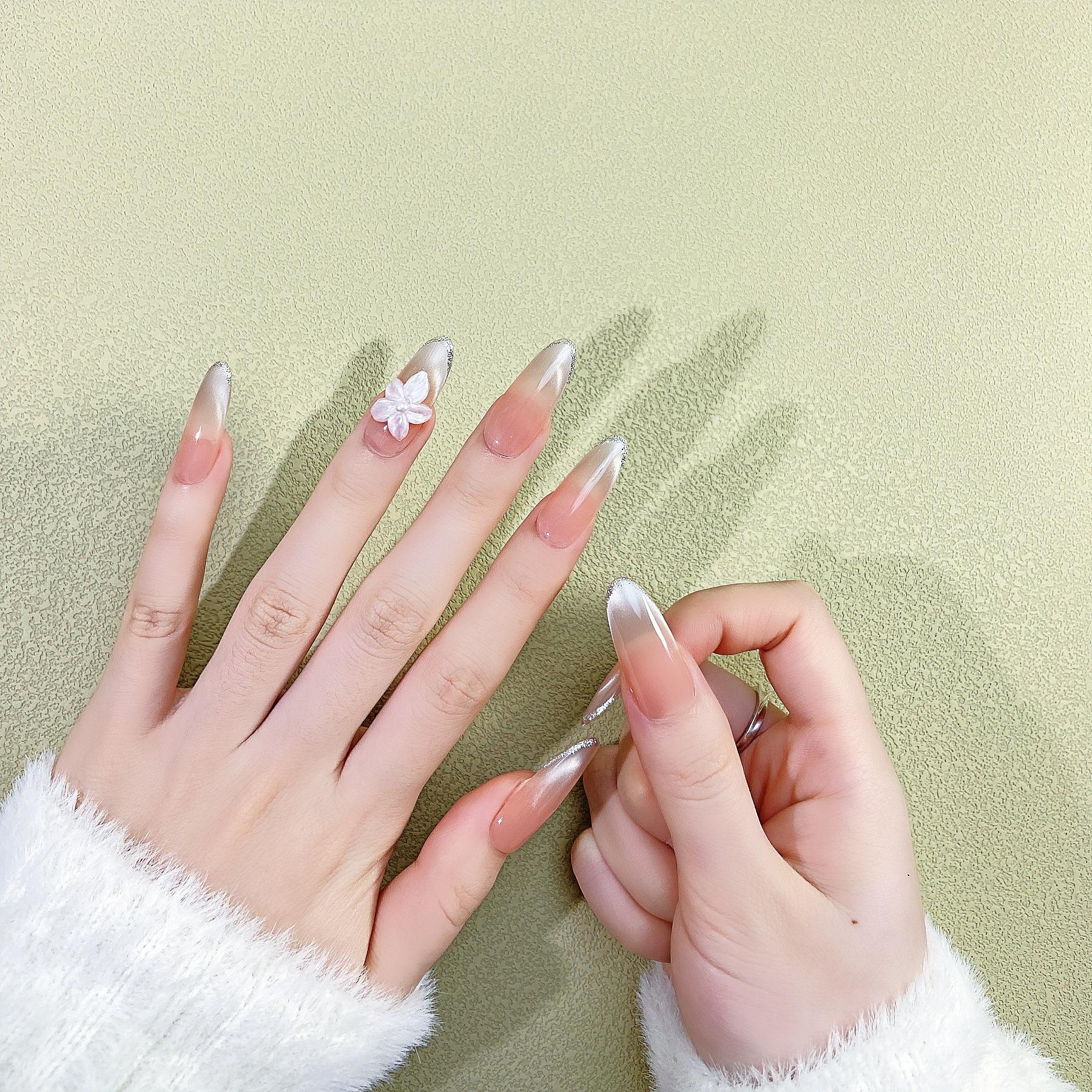 Influencer-Style Wearable Nails: High-End Translucent Gradient with 3D Flowers, Bride Style, Luxury Whitening, Handmade Hot Item