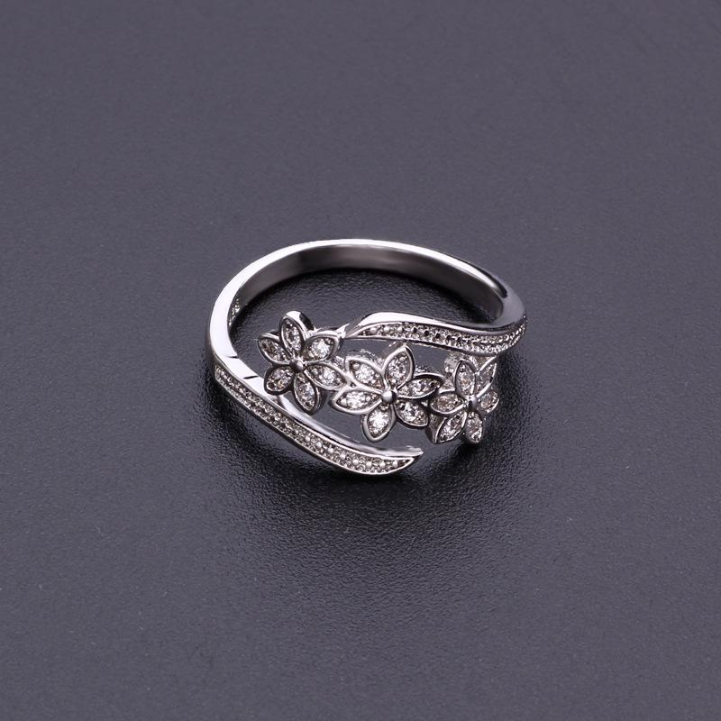 Hecheng Adjustable Diamond Flower Index Ring