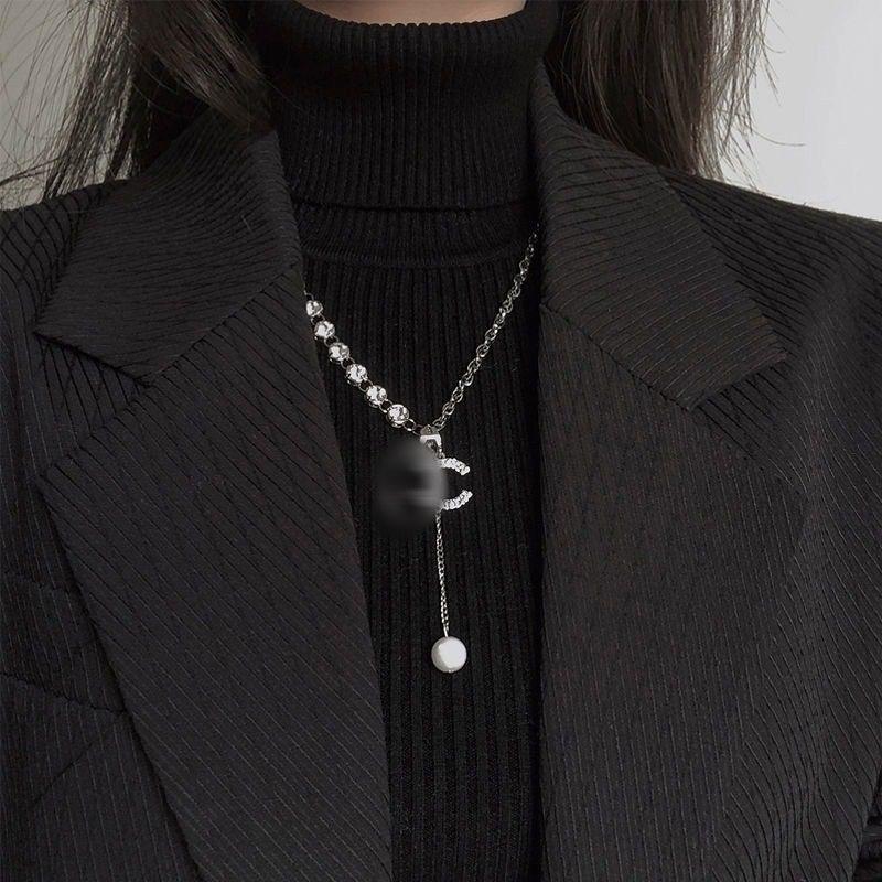 Light luxury niche design versatile collarbone chain sweater chain long female atmosphere high-end new popular necklace tide