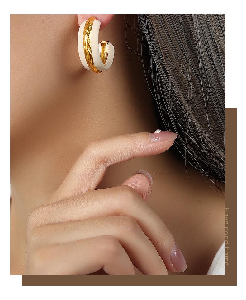 Hong Kong Style Hammered Titanium Steel Gold-Plated C-Shaped Earrings with Drip Glaze Design