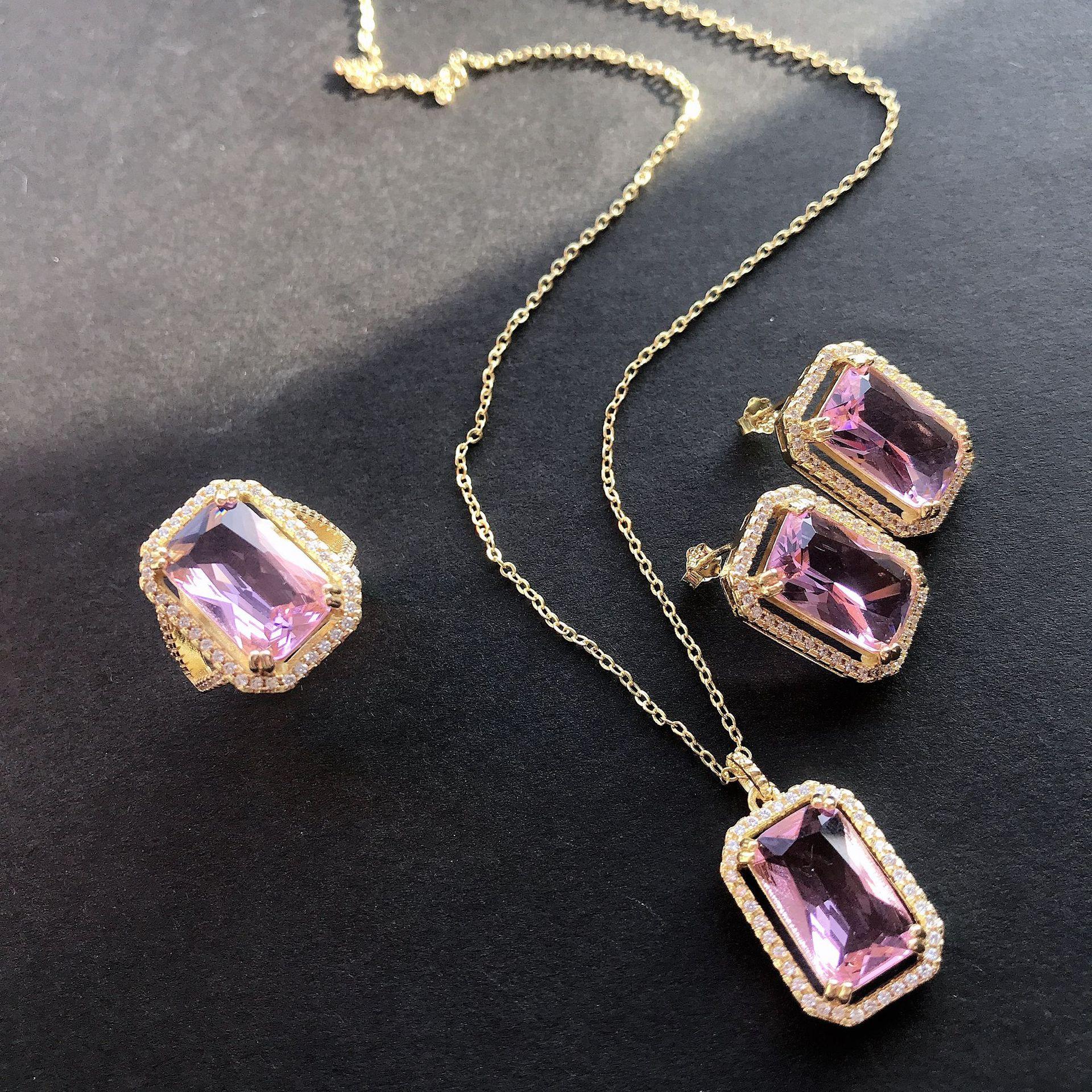 

Кольцо Color Treasure Simulation Jewelry с розовым порошковым кристаллом, покрытое 18-каратным кольцом на указательный палец