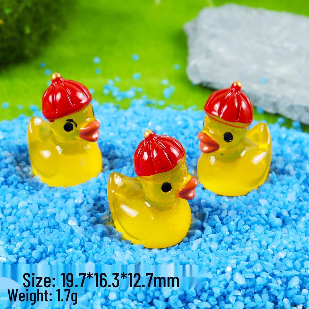 Luminous Cartoon Duck Keychain Pendant - Creative Resin Street Figurine Mini Accessory