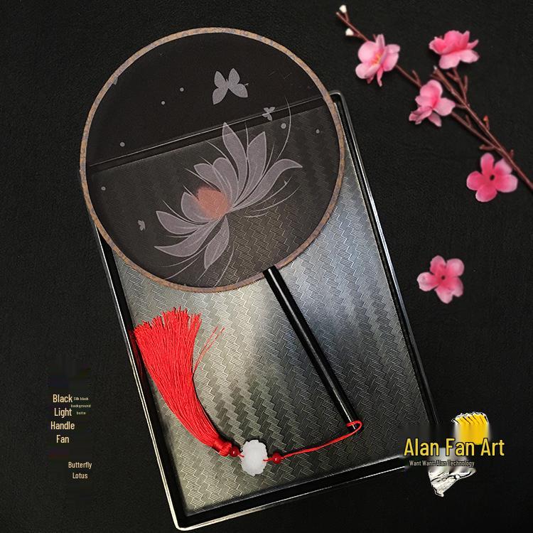 Éventail rond en soie rouge Hanfu ancien, orné d'un long pompon, pour la mariée.