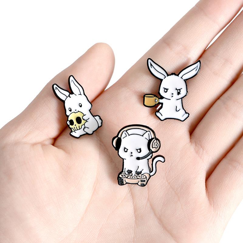 Funny And Cute Little White Rabbit  Brooch Exquisite Fashion Animal Badge Men And Women Backpack Sweater Accessories Jewel