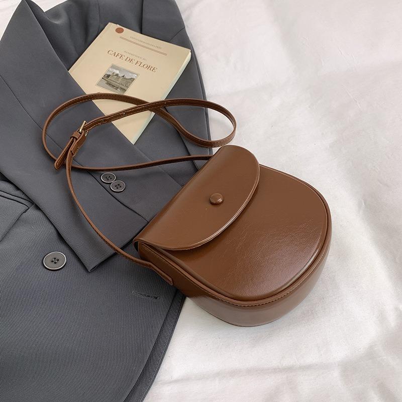 

High-end texture fashionable retro saddle bag women s new bag summer high-end mobile phone shoulder messenger bag коричневий