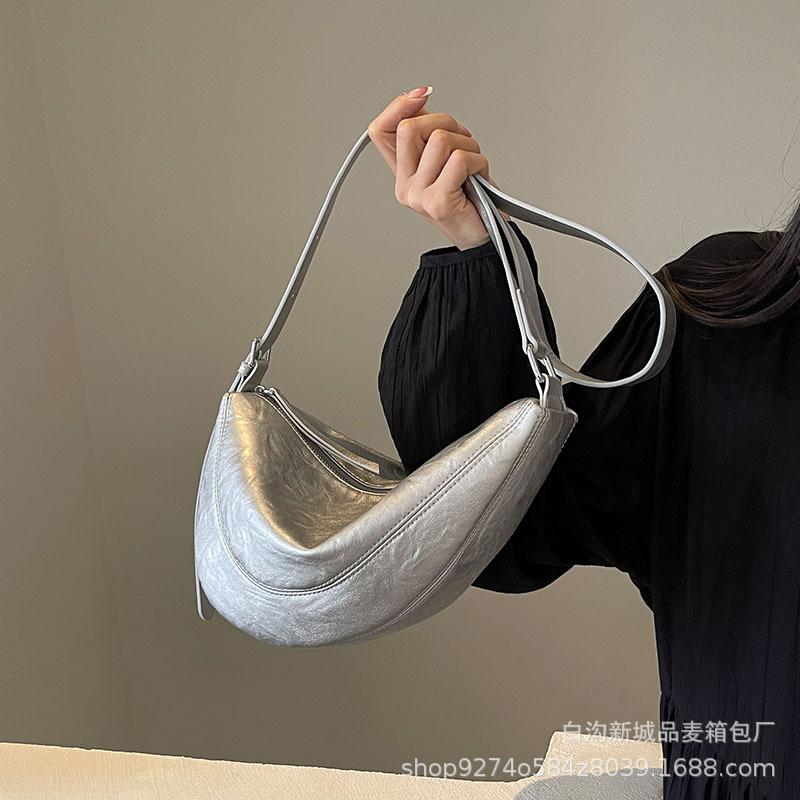 

French niche fashion personality small bag women s 2025 new trendy fashion explosive shoulder bag foreign style crossbody bag срібний