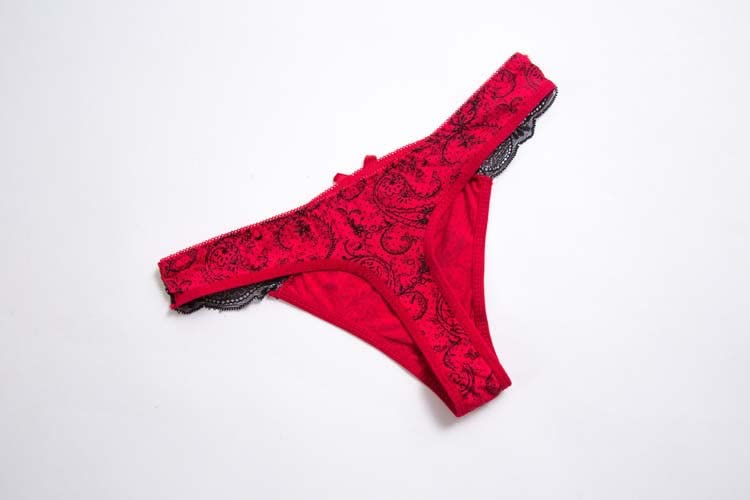 Sexy Lingerie Bra and Shorts Set [Unigrand] (C75/M, Red)