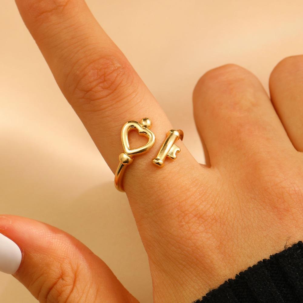 Simple Personality Stainless Steel Hollowed-out Heart Key Shape Opening Rings for Women Fashion Charm Finger Jewelry Accessories