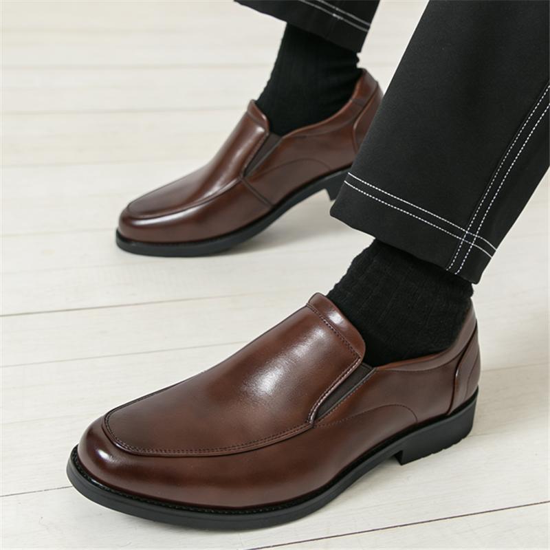 Luxury New Designer Pointed Glossy Patent Leather Wedding Shoes for Men Brand Silp on Loafers Formal Dress Footwear