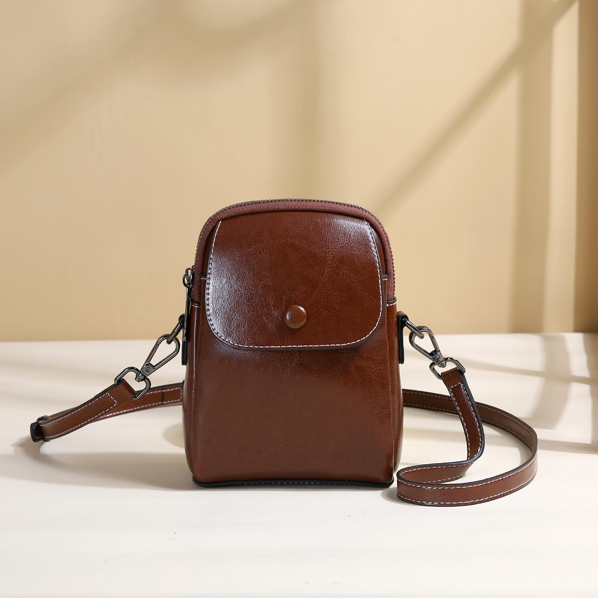 

Oil Wax Cowhide Shoulder Women S Dumpling Bag Women S Messenger Leather Bag Practical Shell Bag Bright Leather Mobile Phone Change Bag темно-коричневого кольору