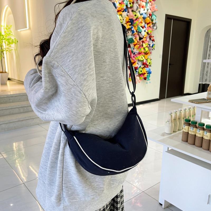 New Shoulder Bag Japanese Simple Large-capacity Versatile Messenger Bag Niche Texture Women's Bag Dumpling Bag