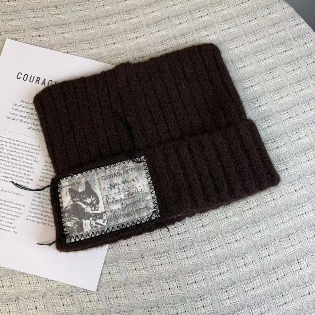 Sweet cat ears, hand-sewn label, solid color knitted hat, autumn and winter fashion versatile warm hat, showing the face, small headhat