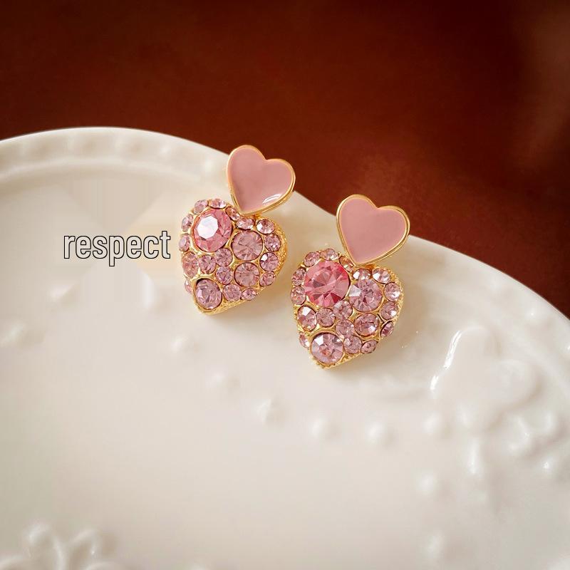 

Элегантные серьги-пусеты в форме сердца со стразами с золотым покрытием: Легкая роскошь из стерлингового серебра