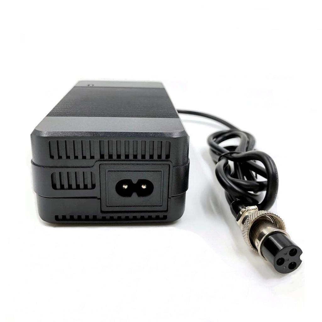 67,2V 2,5A Schnellladegerät für 60V Schubkarre harley Citycoco 16S 60V Lithium-Batterie GX16 Stecker mit Lüfter 100-240V