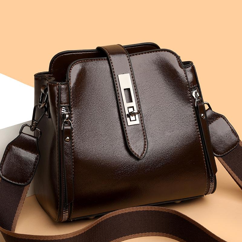 Solid color bag women's 2025 new fashion versatile women's portable mother bag multi-layer large-capacity shoulder messenger bag