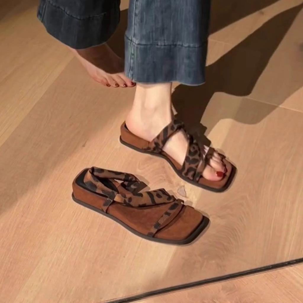 Spot second hair~ thick-soled square head with cool slippers, female retro temperament with skirt, sandals, two slippers