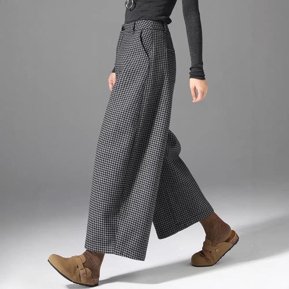 Women's High-Waisted Woolen Wide-Leg Plaid Pants with Velvet Lining for Autumn/Winter – Petite Casual Style.