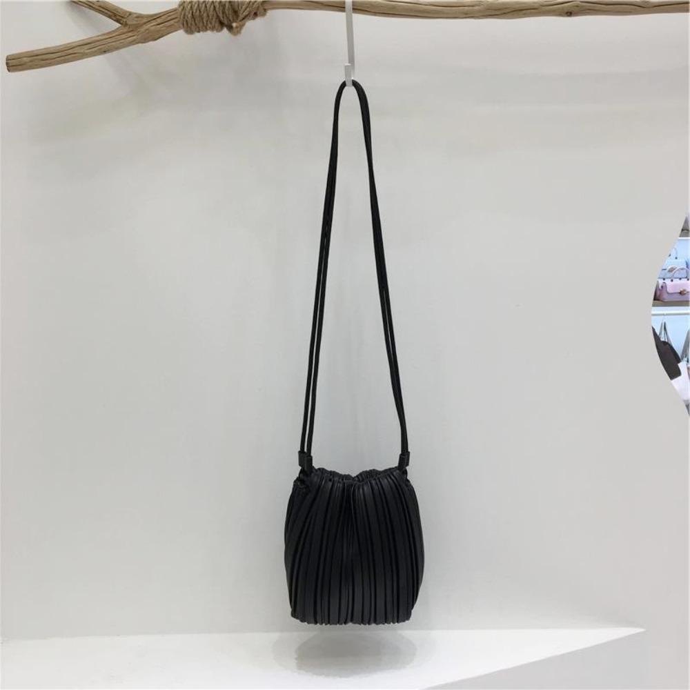 

Autumn Winter Fashion PU Leather Crossbody Bag Versatile Use Inner Insert Pocket Shoulder Bag Elegant Pleated Square Bag чёрный