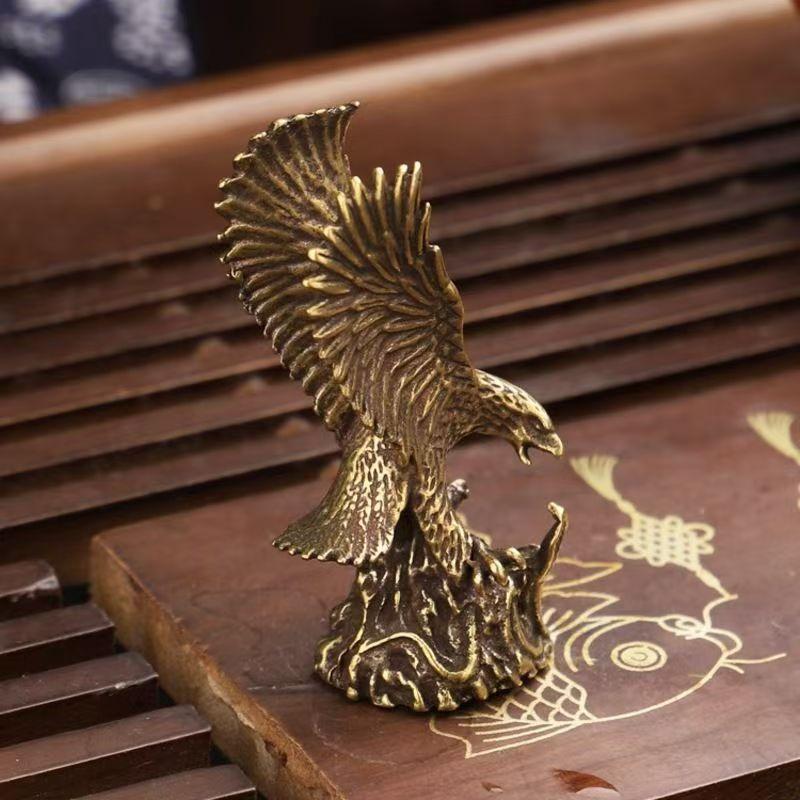 Brass Eagle Statue Vintage Simulated Animal Statue Home Office Desk Decor Ornament Antique Handicrafts Gift Animal Decoration