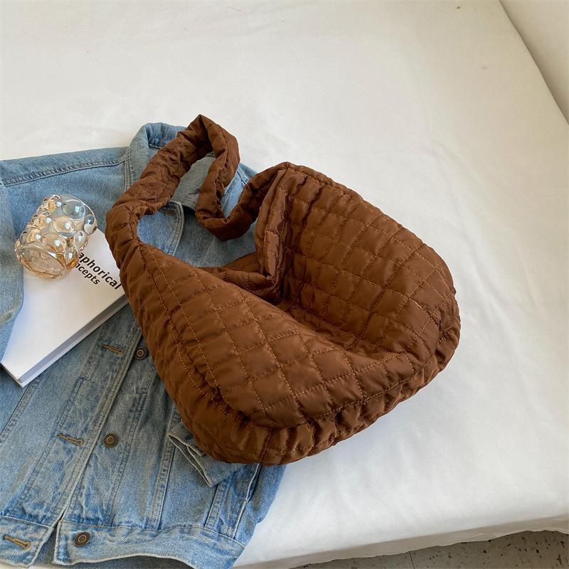 

Space cotton down bag pleated large capacity winter new cotton clothes material bag 2025 student messenger bag single shoulder коричневый