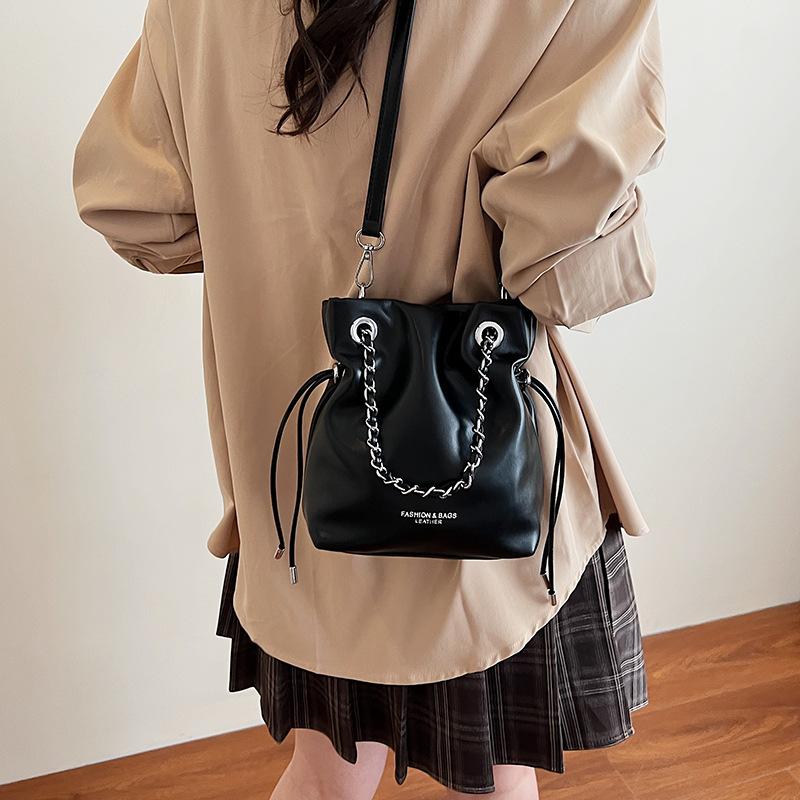 Fashion chain handbag small bag women's 2025 new simple bucket bag versatile shoulder messenger mobile phone bag