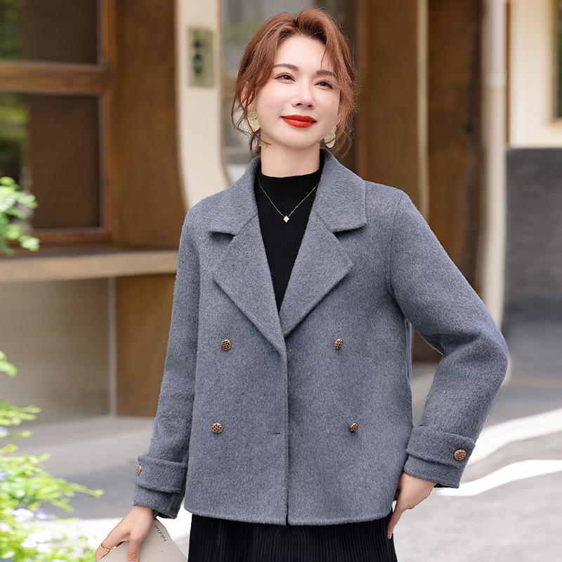 Fashionable Wool-Blend Coat: Autumn/Winter 2026 Slimming & Age-Reducing Style for Middle-Aged Women