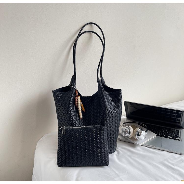 Tuo extra-large bag women's new simple commuter underarm bag autumn and winter fashion versatile shoulder bag large-capacity handbag